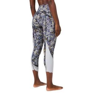 Lululemon Wunder Under Crop  Scallop Full-On Luxtreme 23"
Floral Size 6